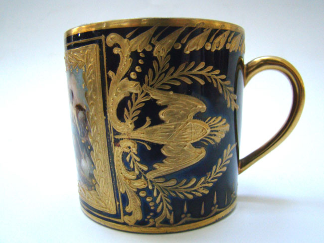 A fine and rare 19th century Sevres bone china cup featuring Napoleon at the Battle of Friedland in June 1807 — image 2
